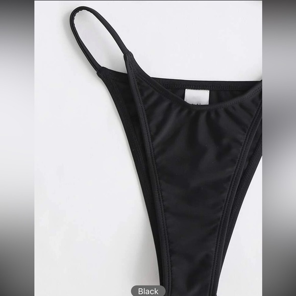 Black bikini - Picture 3 of 4